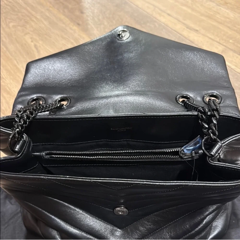 Loulou Medium Crossbody Bag - black on black - Picture 11 of 12